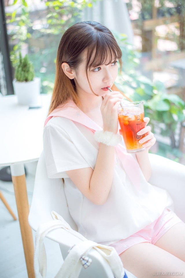 娜娜问我，那你朋友有对你说些什么吗？我说，我只看望过他一次，时间特别短，他问了问我的情况，说，你快回去吧，这都录着呐，估计这次是够呛了。死倒是没有什么可怕的，怕的就是知道自己怎么死。你可要一定要死于意外啊，这样才不害怕。你知道什么最可怕，就是害怕。娜娜睁大了眼睛，说，有这么说自己朋友的吗？我说，你要习惯他，他这是真心祝福你。——韩寒《我想和这个世界谈谈》